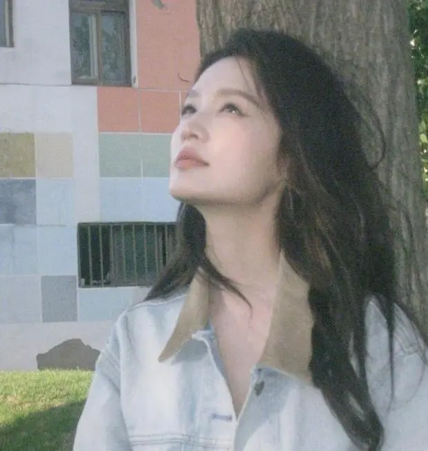 李沁松弛感拉满。