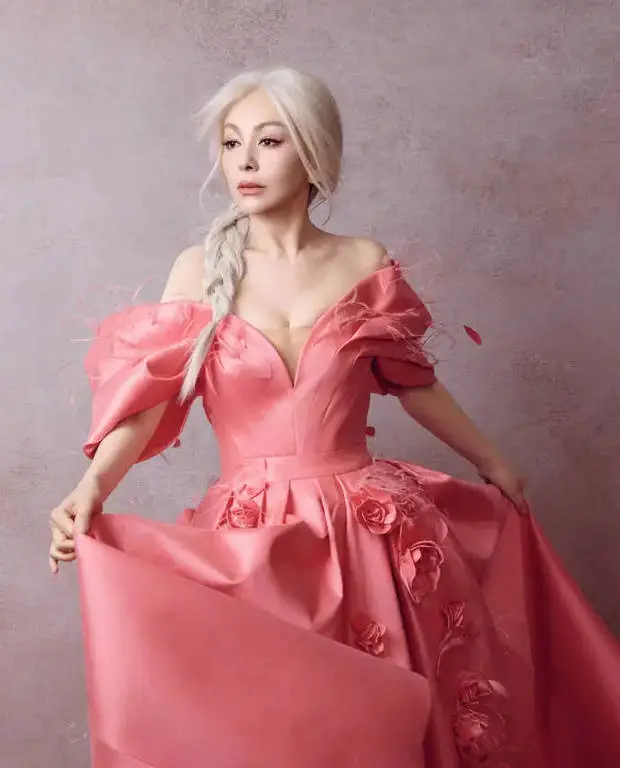 王琳秀出好身材。