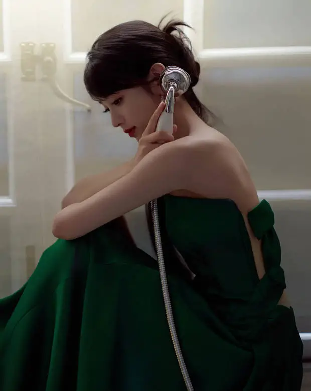 田曦薇放空自我。