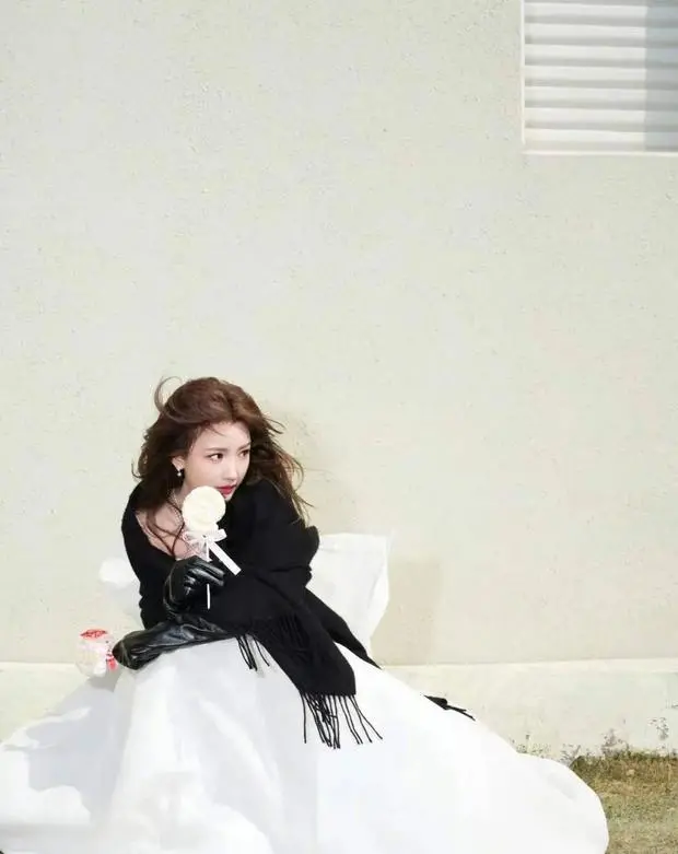 毛晓彤甜妹气质藏不住。