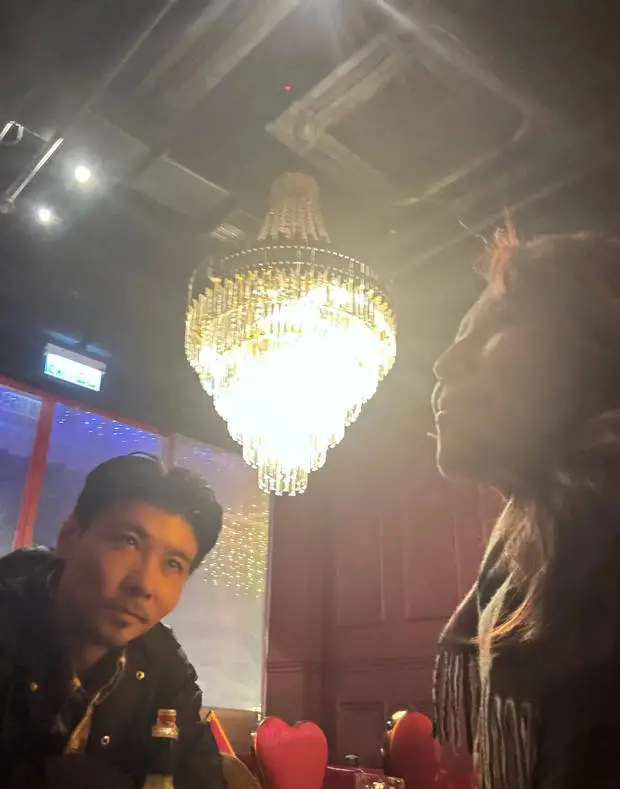 张晋蔡少芬搞怪合照。