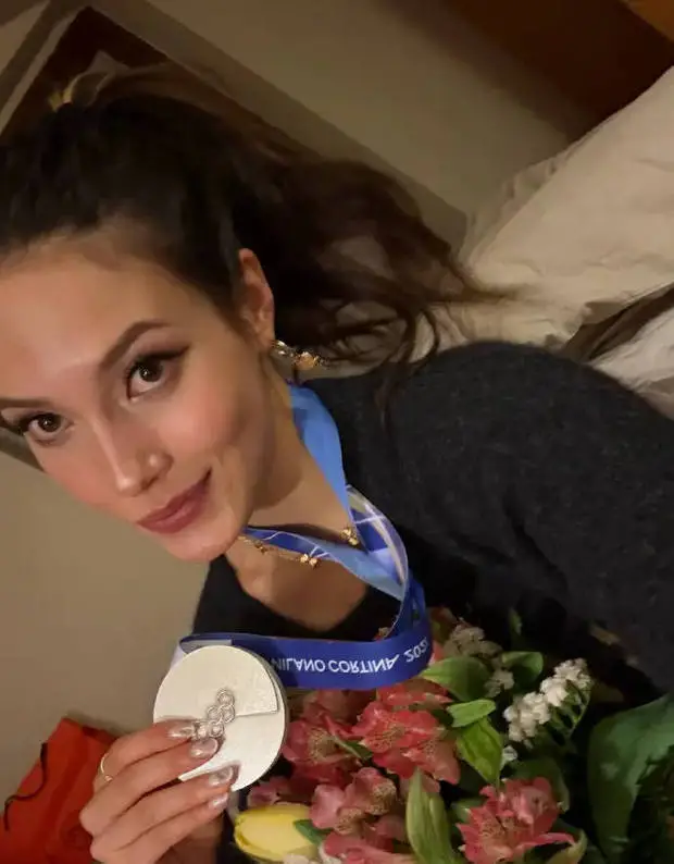 搜狐娱乐讯 2月11日，谷爱凌在夺得银牌后发文：&ldquo;感谢所有支持我的朋友们。&rdquo;