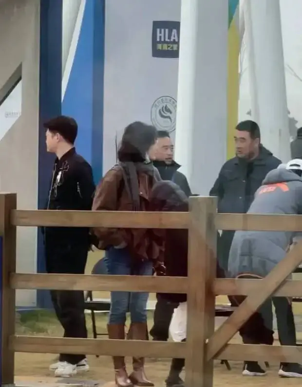 11岁的沐沐侧脸很像汪涵