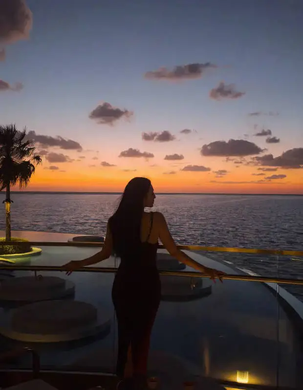 张雨绮背影超美。