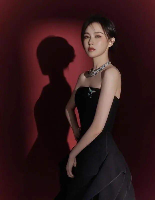 唐嫣优雅美丽。