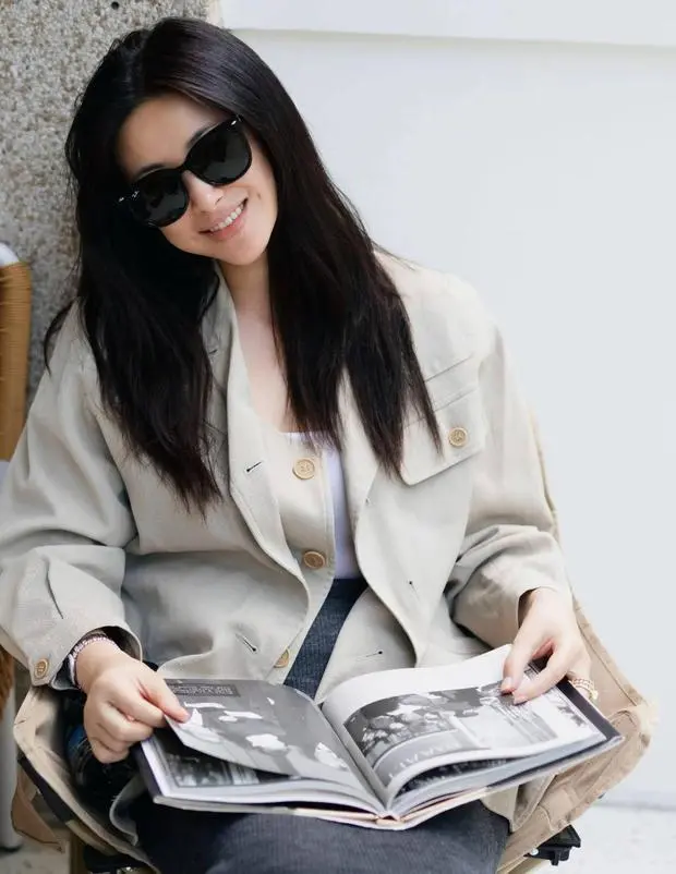 搜狐娱乐讯 近日，一组朱珠日常美图释出。