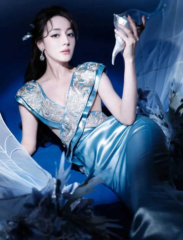 迪丽热巴化身海螺公主。