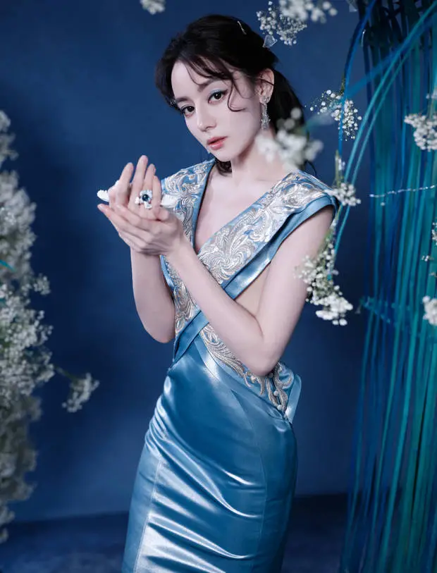 迪丽热巴清爽舒适。