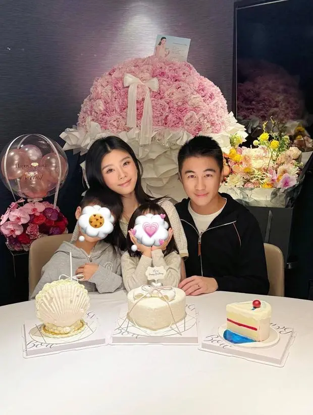 搜狐娱乐讯 9日，奚梦瑶在社交平台上晒全家福庆生，并配文称：&ldquo;一起许个生日愿望吧。&rdquo;照片中，老公何猷君和一双儿女一起为她庆祝生日，氛围温馨有爱！