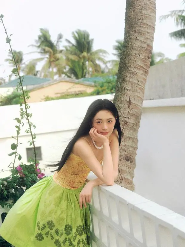 周洁琼少女感十足。