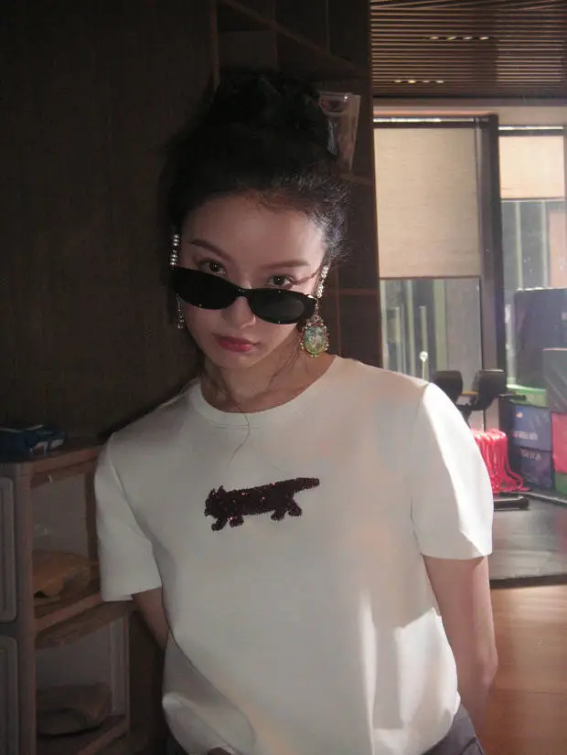 倪妮眉宇锋利。