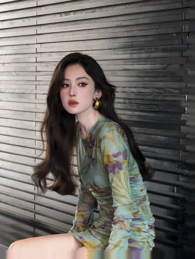 娜扎的白皙美腿超吸睛。