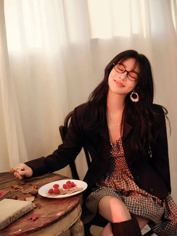 杨紫红光满面,状态超好。