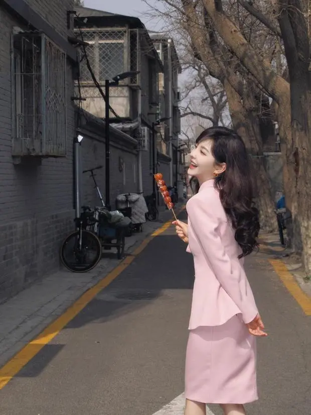 章若楠自由自在。