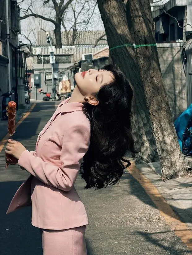 章若楠氛围感拉满！