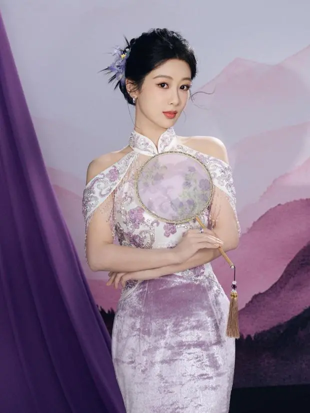 杨紫化身国风美人，气质在线。