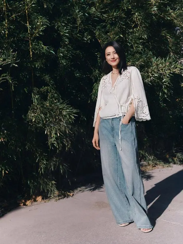 高圆圆美貌养眼，女神范儿十足。