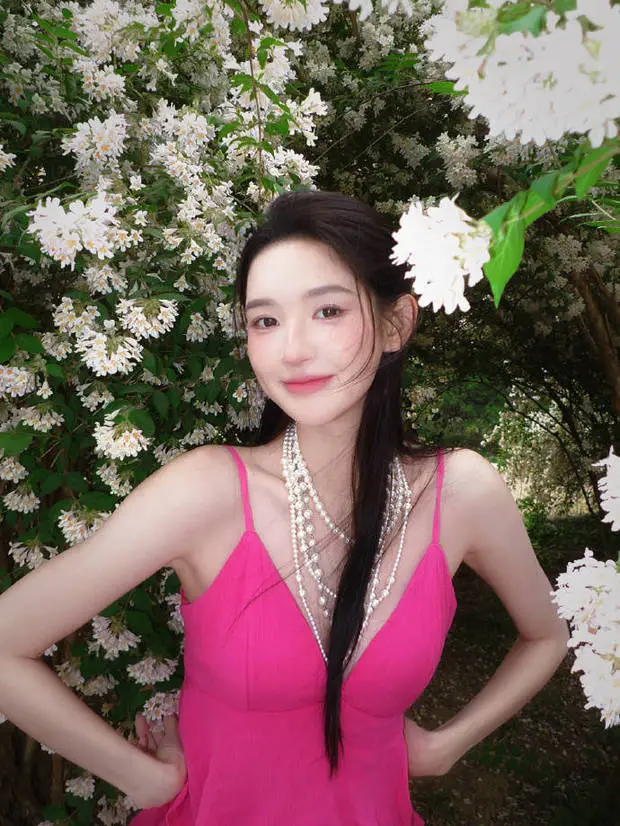王玉雯笑容温柔。