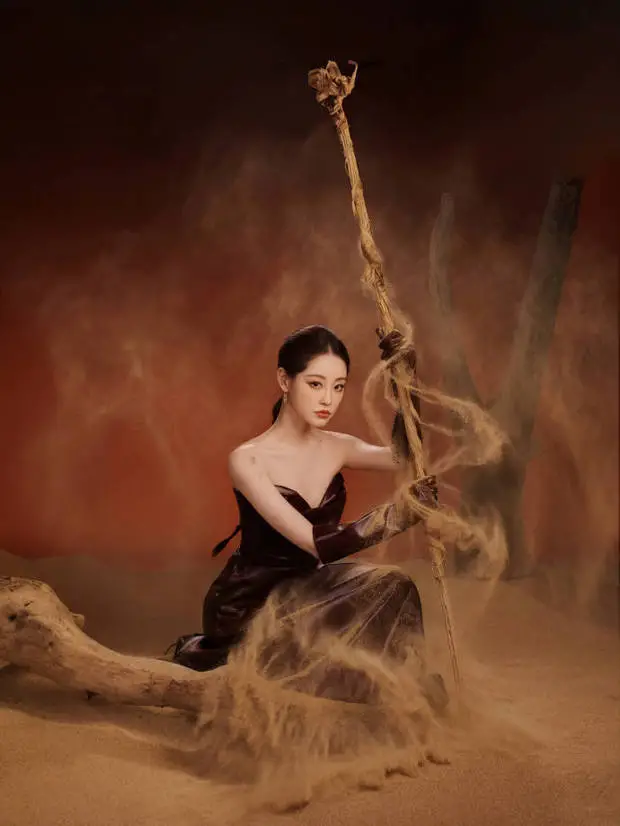 祝绪丹又美又飒。