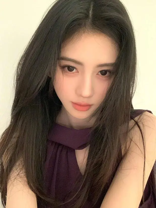 鞠婧祎清冷灵动。