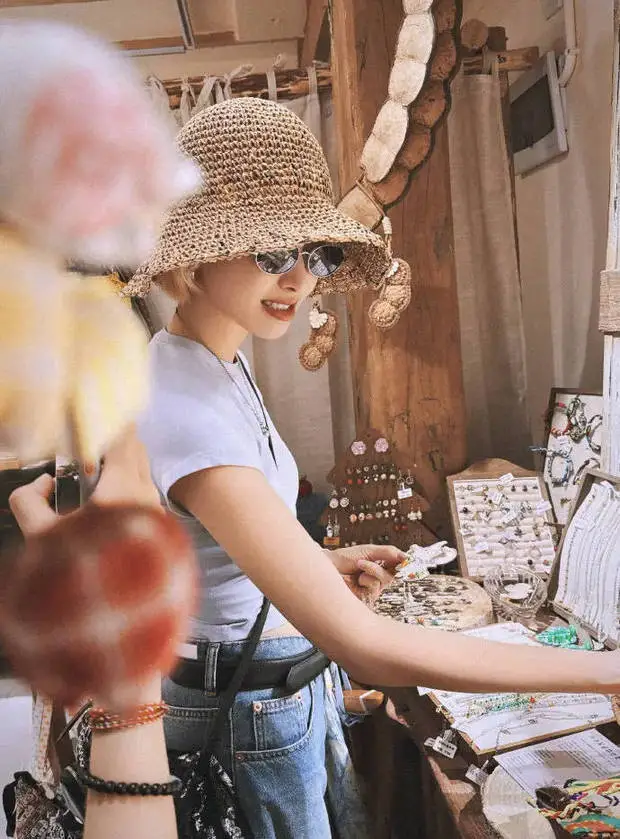 宋茜一头金发梦回Victoria时期。