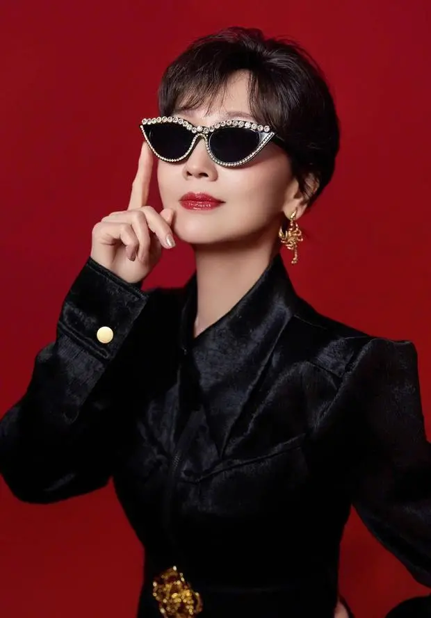 赵雅芝气质傲娇。