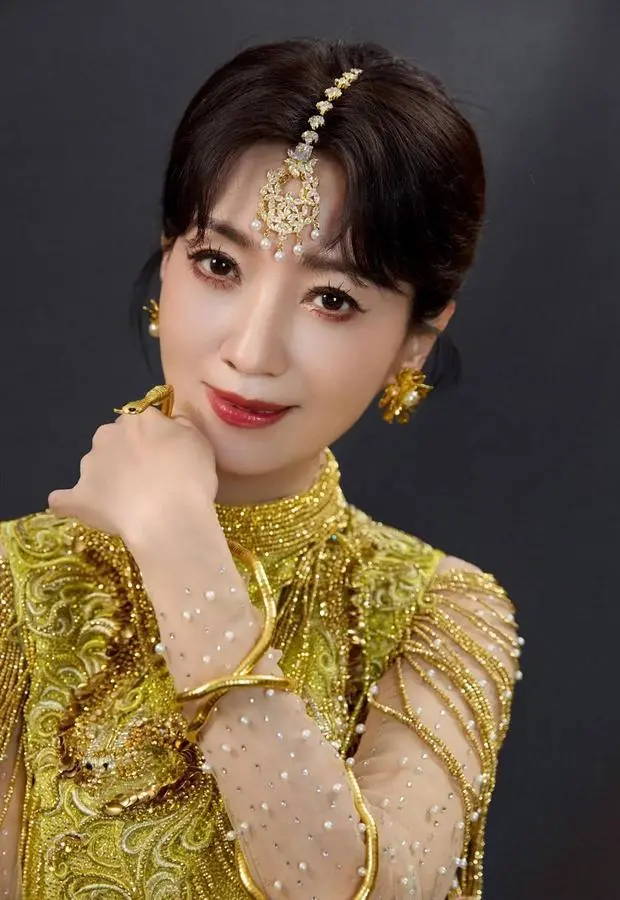赵雅芝五官精致，美貌养眼。