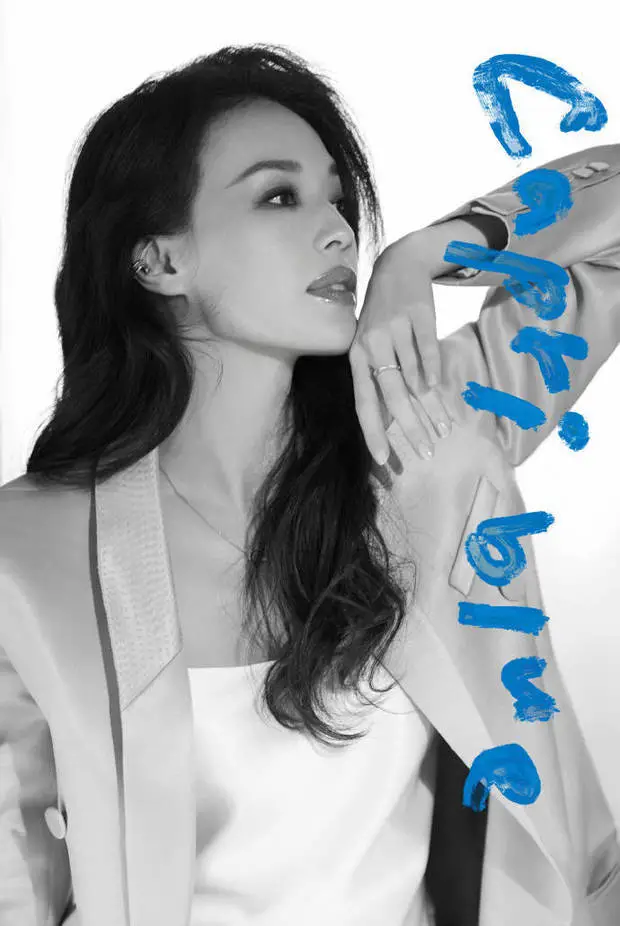 舒淇五官精致。