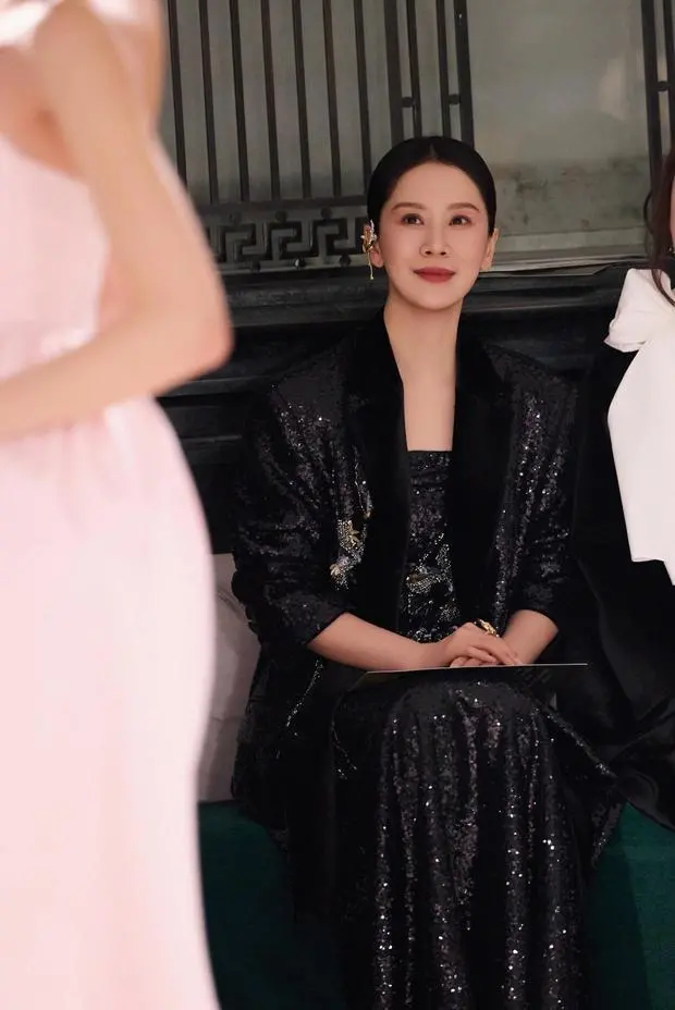 海清气质端庄大气。