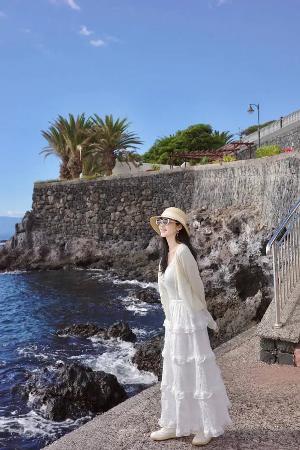 景甜笑容满面，心情大好。