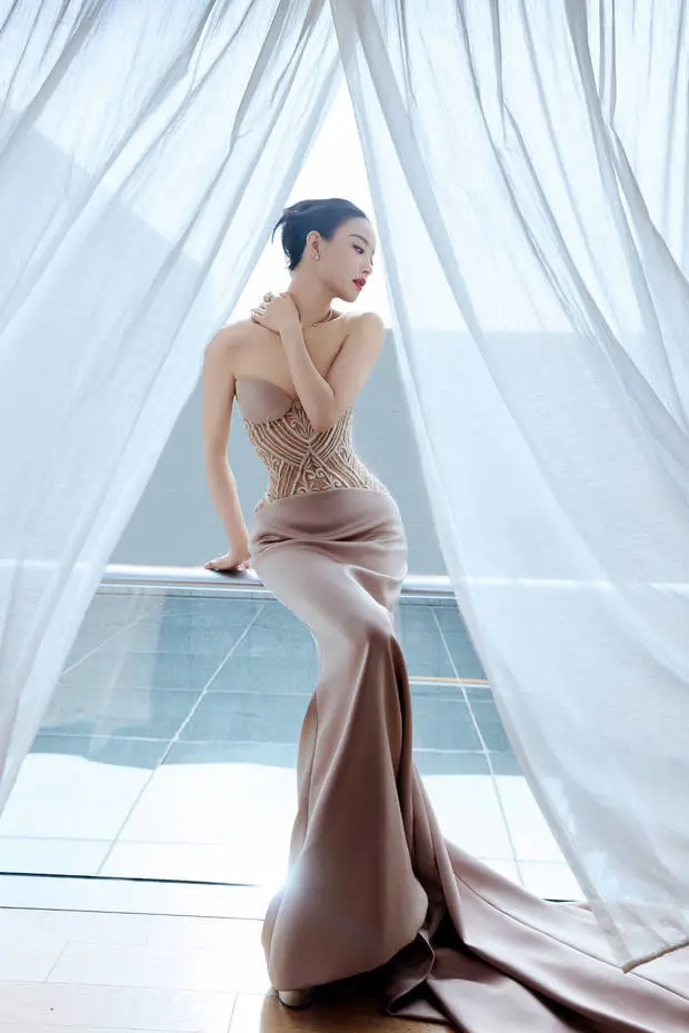 倪妮曲线曼妙。