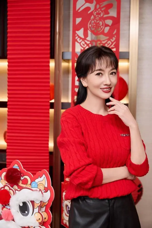 搜狐娱乐讯 3月8日妇女节，赵雅芝工作室在社交平台上晒美照营业，并配文称：&ldquo;马年步履生风，做自己的万丈光芒。&rdquo;