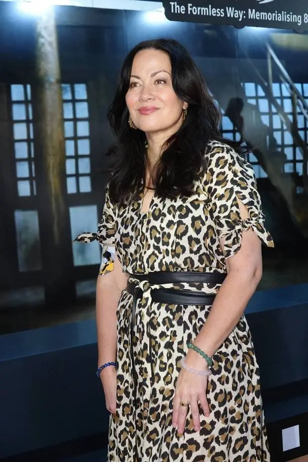 今年是传奇巨星李小龙诞生85周年。李小龙基金会及香港文化博物馆将于11月25日起举办《李小龙诞生85周年纪念展:无形之道》,呈现这位成长于香港的一代宗师在电影、武术、哲学及艺术等领域的深厚思想与影响力。李小龙女儿出席父亲诞辰85周年纪念展。