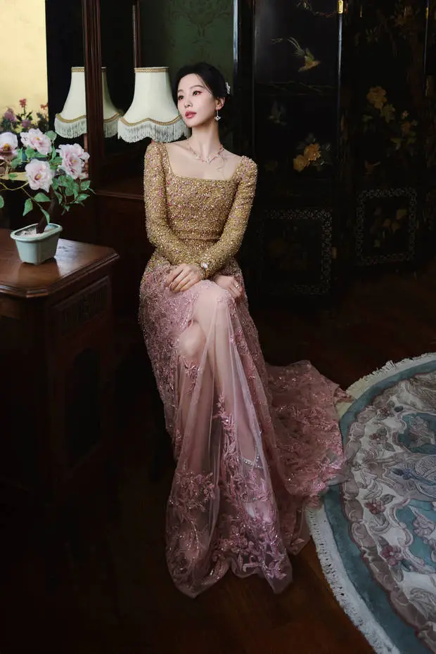 刘诗诗优雅温柔。