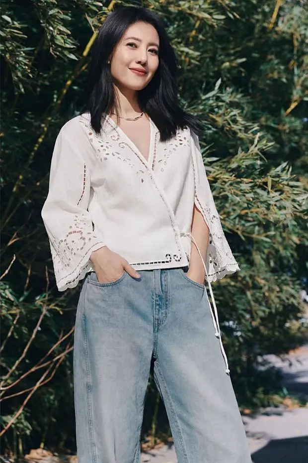 高圆圆的皮肤光滑白嫩，保养有方。