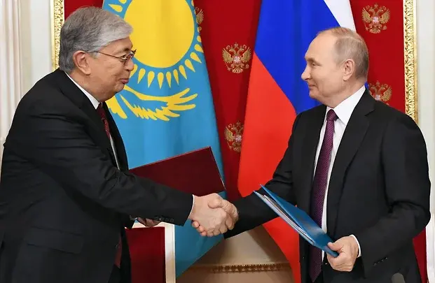 11月28日，哈萨克斯坦总统托卡耶夫与俄总统普京会面（图片来源：克里姆林宫总统新闻处）