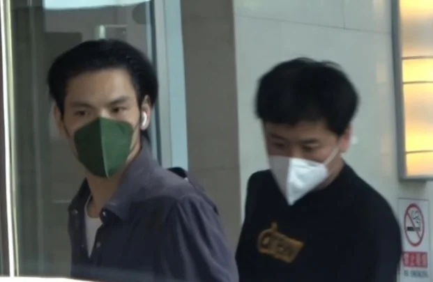 向佐陪郭碧婷到北京待产！向太早已为孙子备好厚礼