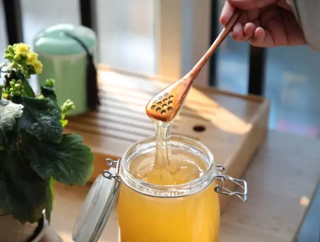 枇杷蜜有区分吗?枇杷蜜的功效与作用?（枇杷蜜的营养功效和食用禁忌）