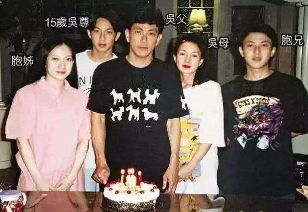 一家五口吴尊最丑，72岁的吴尊爸爸颜值逆天，郭碧婷爸爸成搞笑担当（吴尊父母是中国人吗）