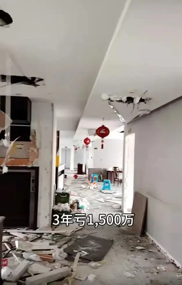 ●一家倒闭的餐饮店。源自视频截图