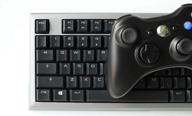 PC游戏手柄避坑推荐：比XBOX和PS4手柄便宜一半，手感竟一样？（pc游戏手柄性价比）