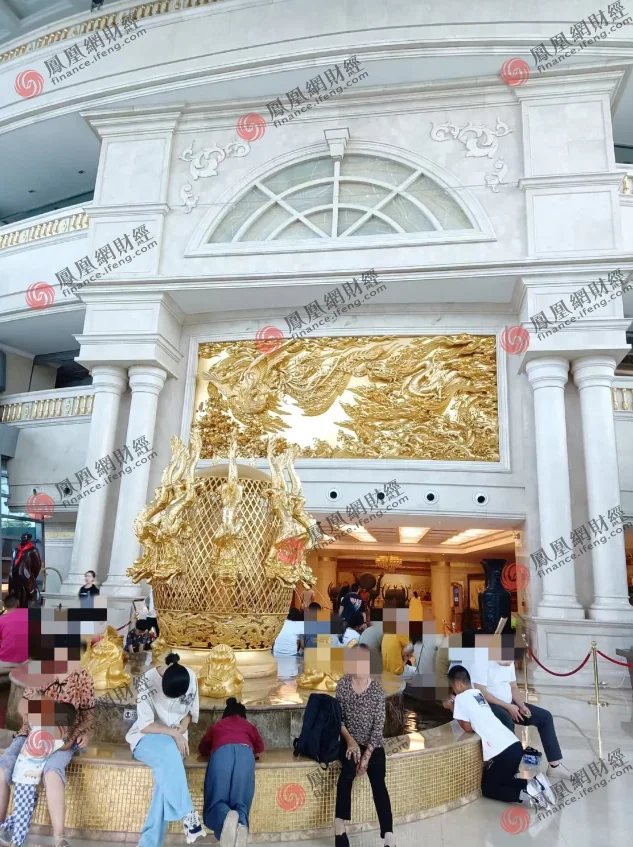 龙希大酒店大堂内