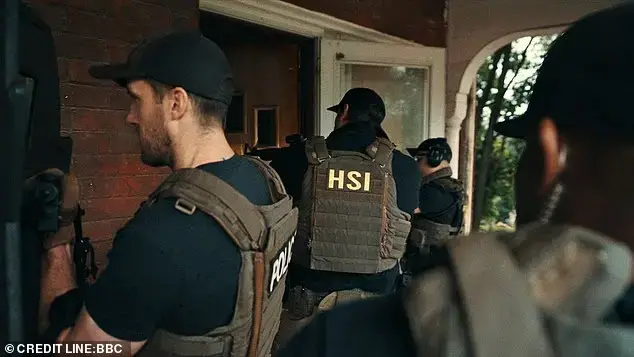 �ֲ���40�����û�Χ��12��Ůͯ��