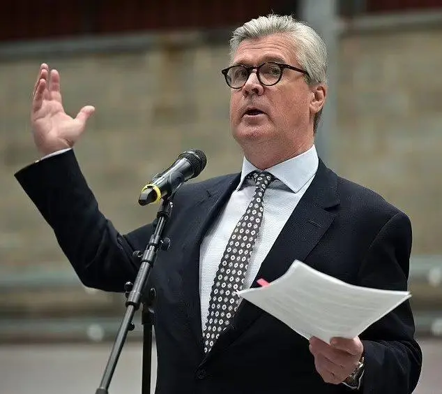 Royal Romance: Chinese Princess Wen Yali Captures Heart of British MP in Whirlwind Love Affair - News Directory 3