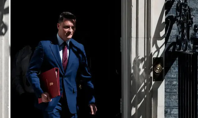 英首相斯塔默面临下台危机，这3个人最有可能接任