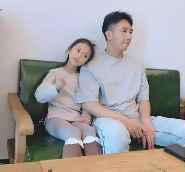好男人人设作假？网红林生斌翻车，被曝在妻子去世半年就牵手新欢-林生斌网友评论