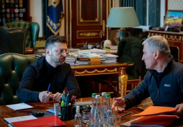 30日,乌克兰对外情报局局长伊瓦先科向泽连斯基做汇报 泽连斯基“电报”账号