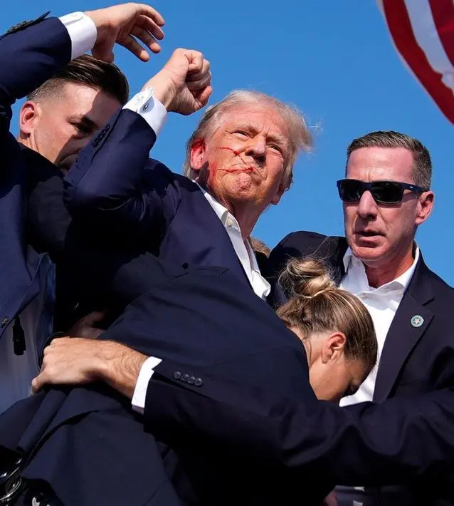 特朗普遭枪击，特勤局特工现场严阵以待