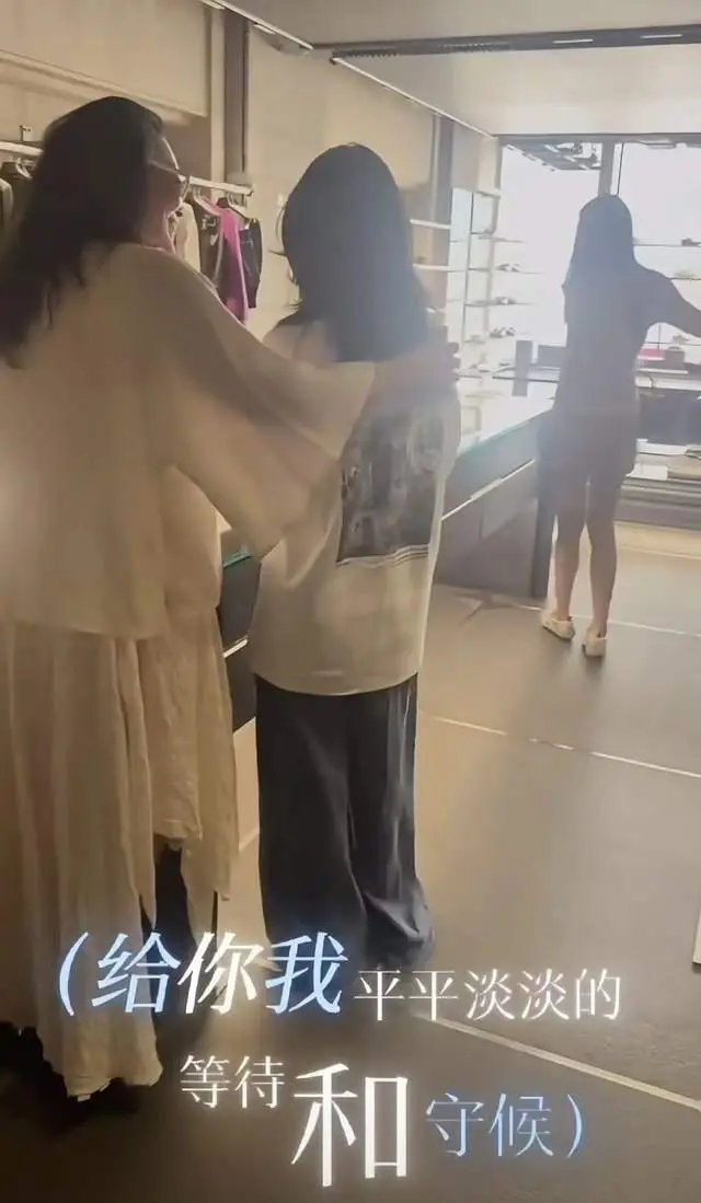小玥儿和张兰在北京三里屯