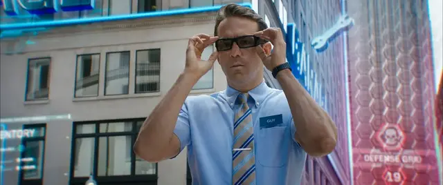 电影《失控玩家》中，男主角盖伊带上墨镜后，便进入游戏世界